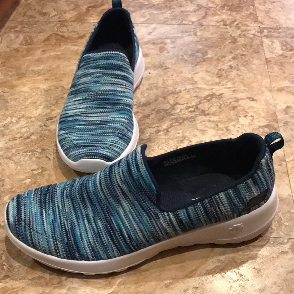 Skechers GOGA Max GoWalk slip on walking shoes women’s size 9 excellent cond